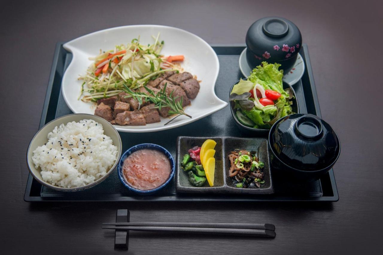 Glenmarie Hotel And Golf Resort Shah Alam Exterior photo A set of Korean cuisine