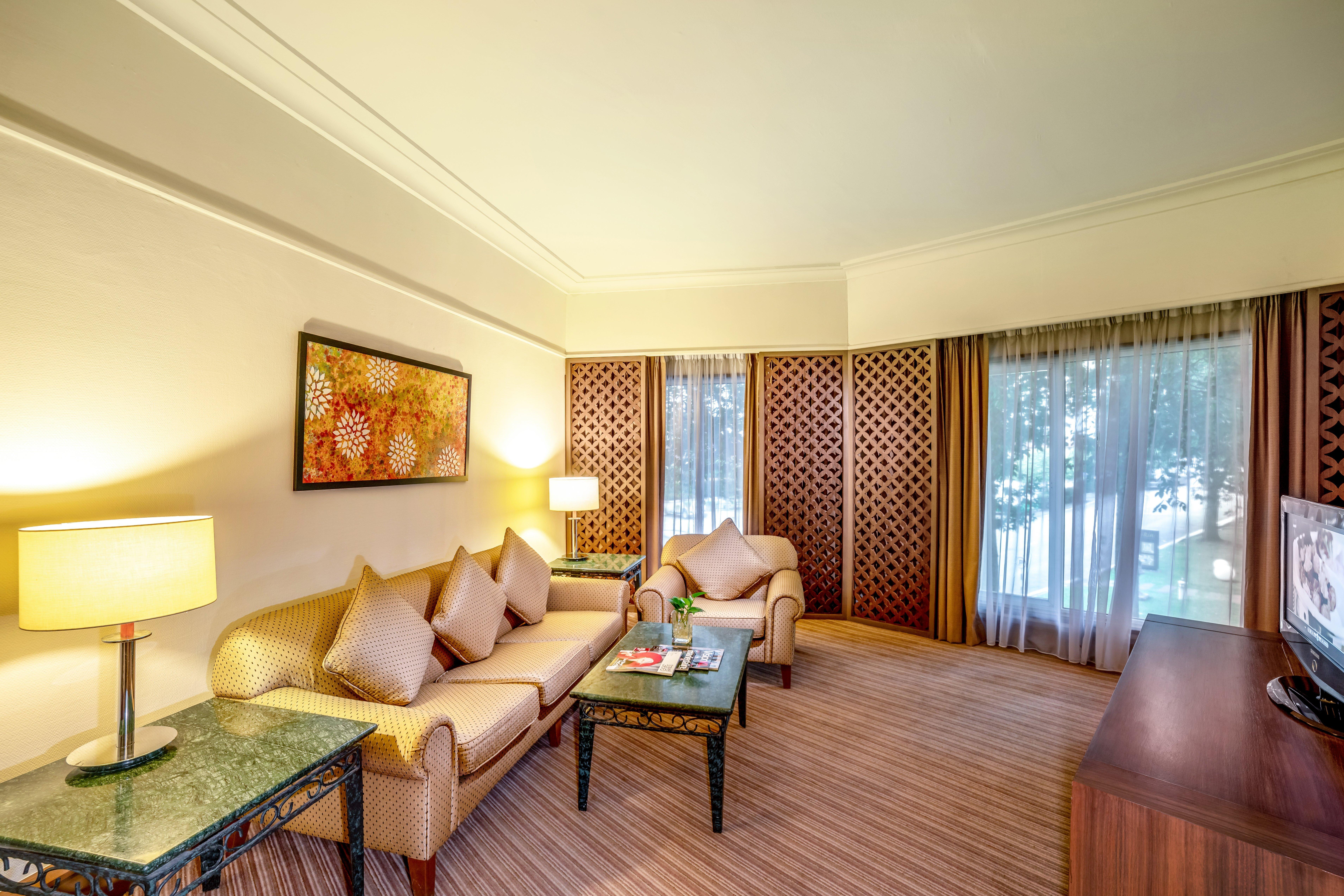 Glenmarie Hotel And Golf Resort Shah Alam Exterior photo A suite at the hotel