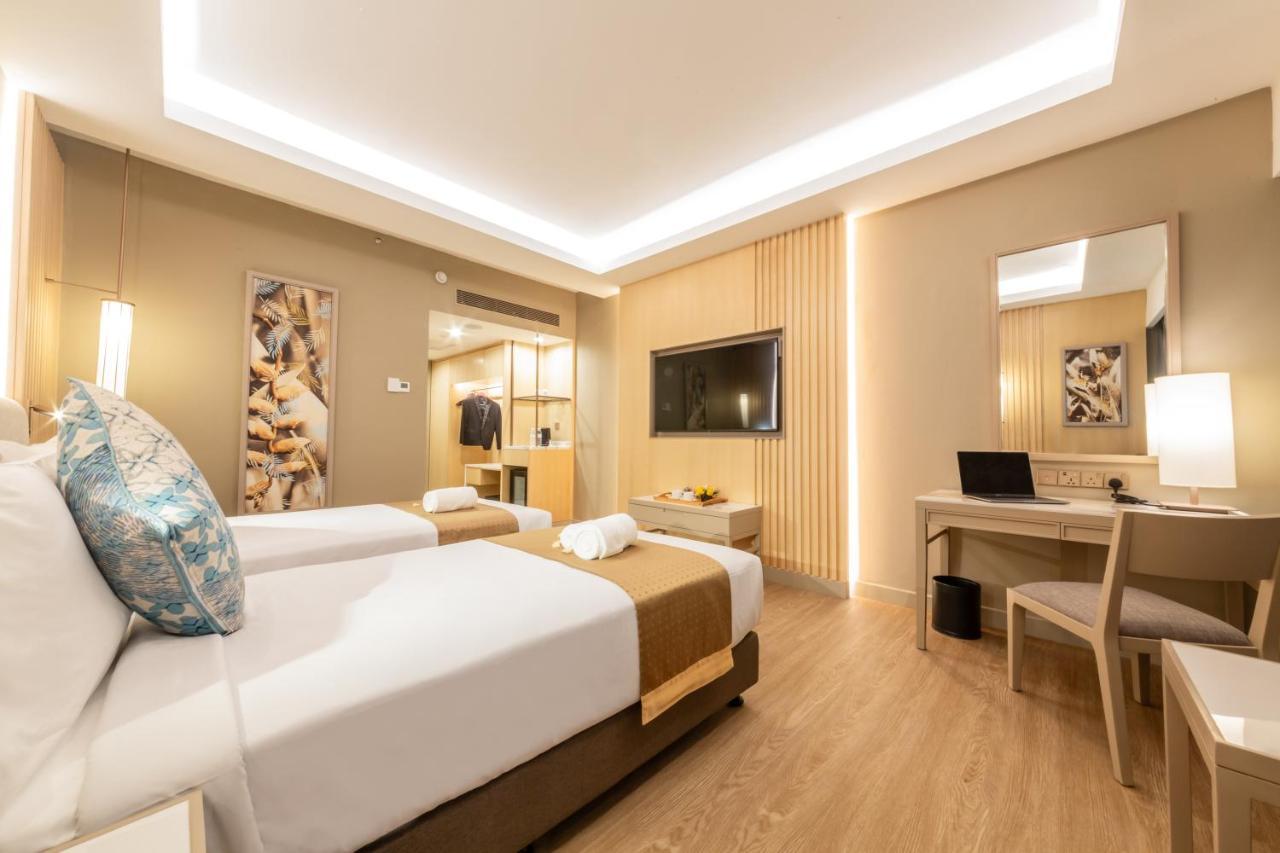 Glenmarie Hotel And Golf Resort Shah Alam Exterior photo Deluxe Room