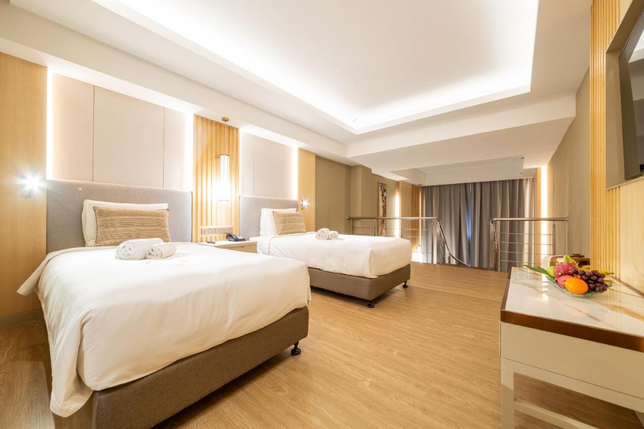 Glenmarie Hotel And Golf Resort Shah Alam Exterior photo Deluxe Room