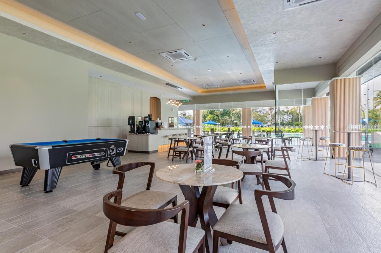Glenmarie Hotel And Golf Resort Shah Alam Exterior photo The Pool Bar