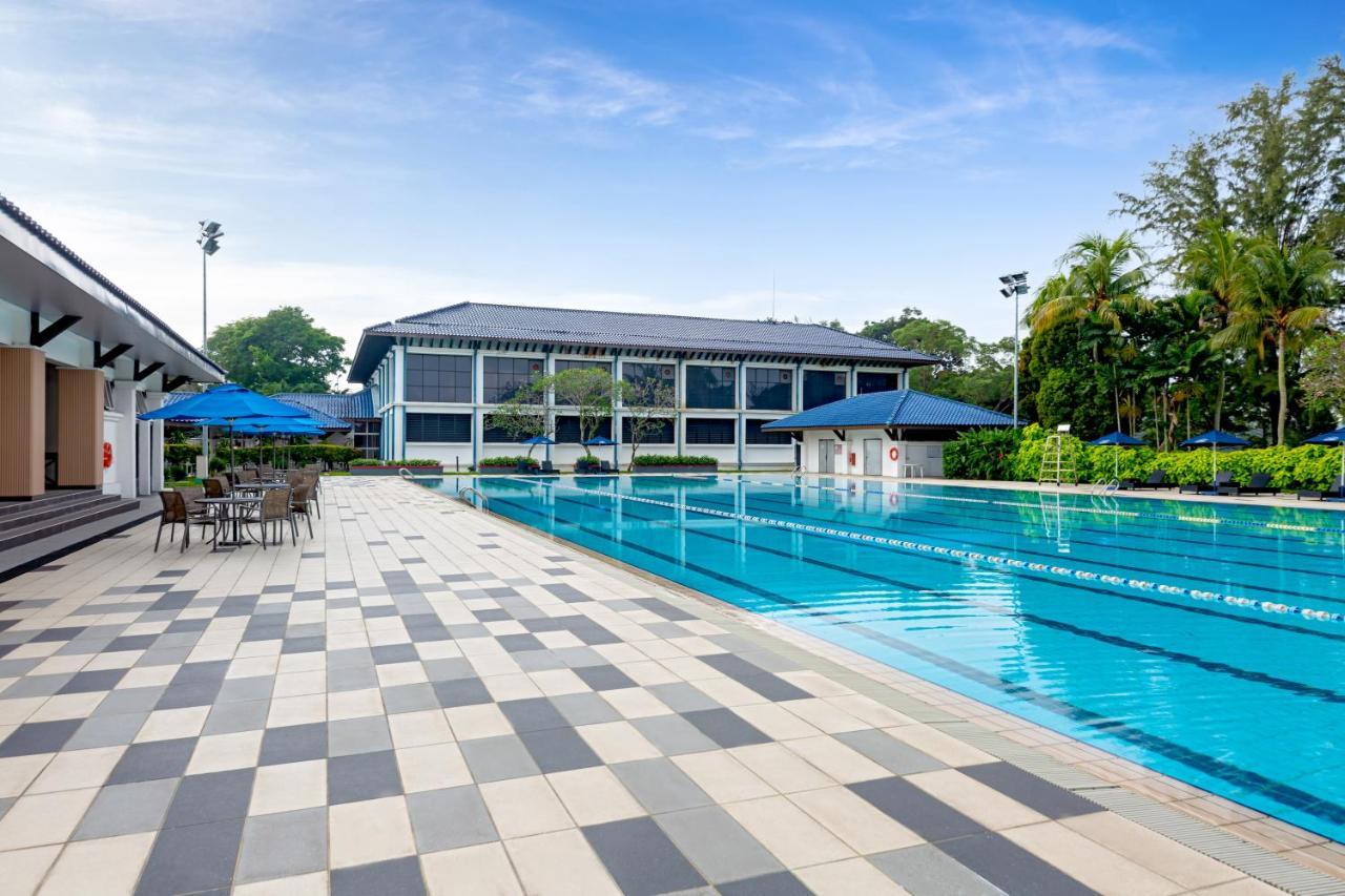Glenmarie Hotel And Golf Resort Shah Alam Exterior photo Swimming Pool