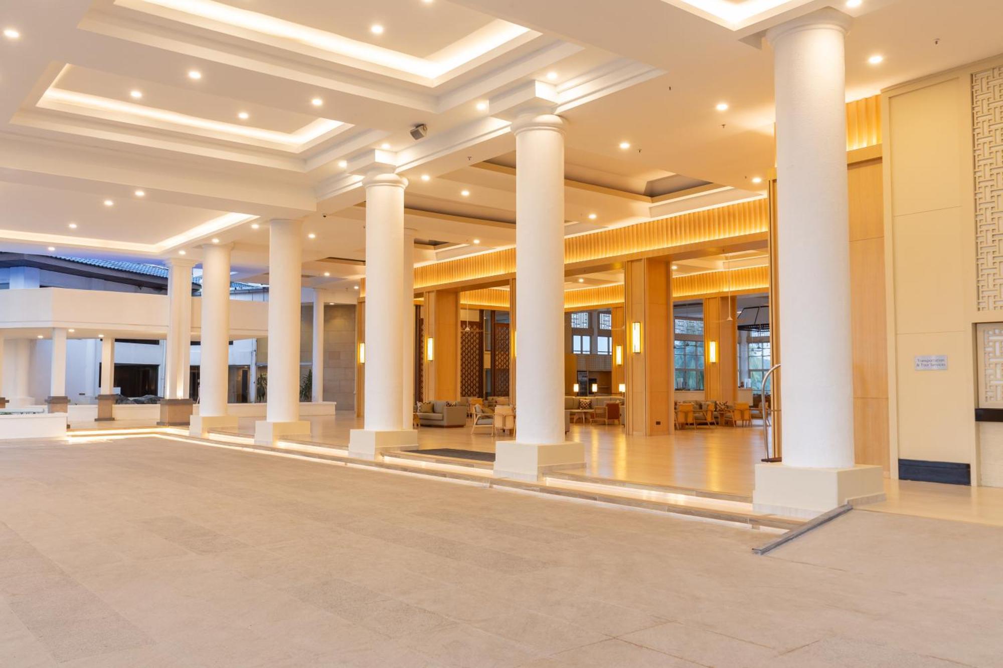 Glenmarie Hotel And Golf Resort Shah Alam Exterior photo The lobby of the hotel