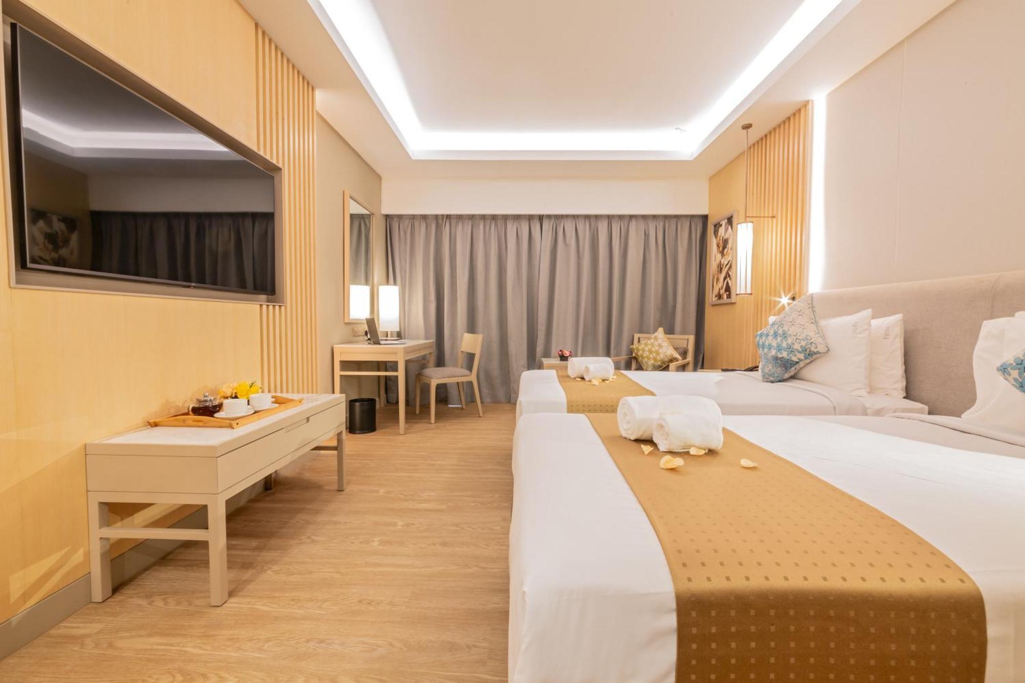 Glenmarie Hotel And Golf Resort Shah Alam Exterior photo Deluxe Room