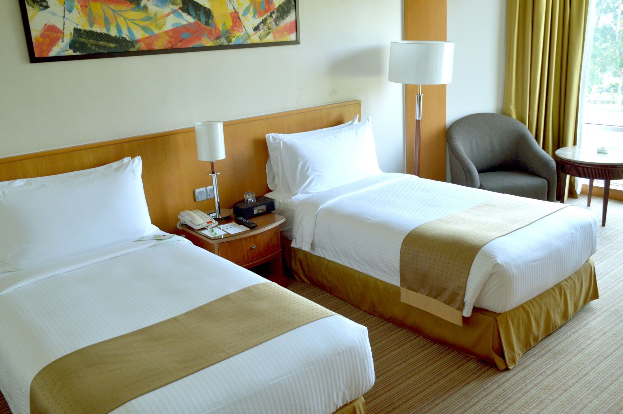 Glenmarie Hotel And Golf Resort Shah Alam Exterior photo A room at the hotel